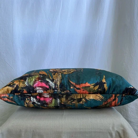 Studio 773 decorative pillow - Picture 4 of 5